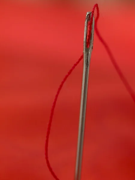 Ameaça vermelha na agulha — Fotografia de Stock