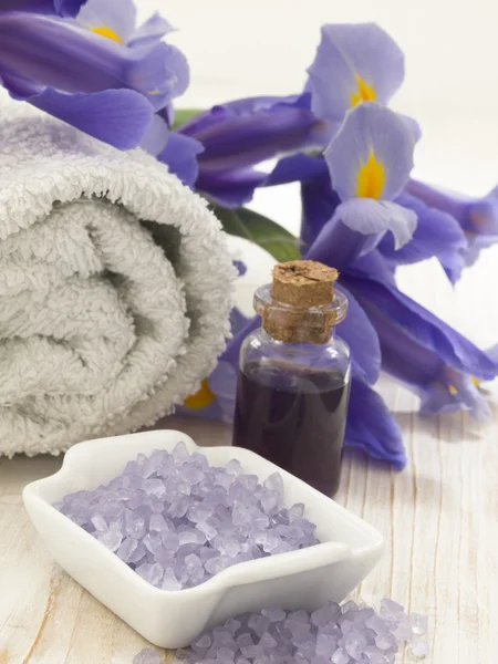 Bathing salt with iris flower — Stock Photo, Image