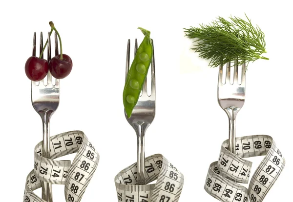 Legumes e frutas nos garfos, conceito de dieta — Fotografia de Stock