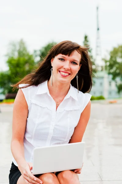 Portrait of a smiling woman — Stock Photo, Image