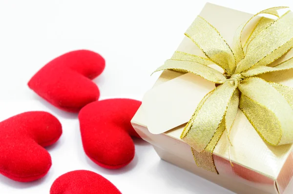 Golden gift box and red heart on white background. — Stock Photo, Image