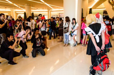 Bangkok - Ağustos 26: Japonya festa üzerinde Ağustos 26, siam paragon, bangkok, Tayland, 2012 2012 Bangkok'da bir Tanımlanamayan Japon anime cosplay poz.