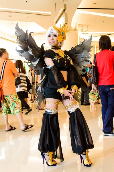 Bangkok - Ağustos 26: Japonya festa üzerinde Ağustos 26, siam paragon, bangkok, Tayland, 2012 2012 Bangkok'da bir Tanımlanamayan Japon anime cosplay poz. — Stok fotoğraf