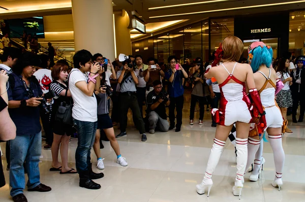 Bangkok - augustus 26: een niet-geïdentificeerde Japanse anime cosplay pose in japan festa in bangkok 2012 op augustus 26, 2012 op siam paragon, bangkok, thailand. — Stockfoto