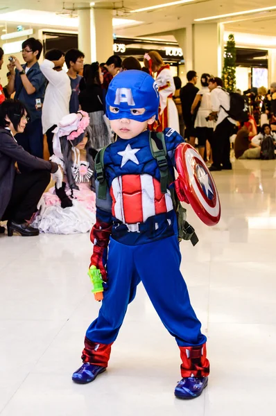Bangkok - August 26 : Captain America cosplay pose in Japan Festa in Bangkok 2012 on August 26, 2012 at Siam Paragon, Bangkok, Thailand. — Stock Photo, Image