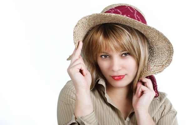 Νεαρή γυναίκα με ψάθινο καπέλο — Φωτογραφία Αρχείου