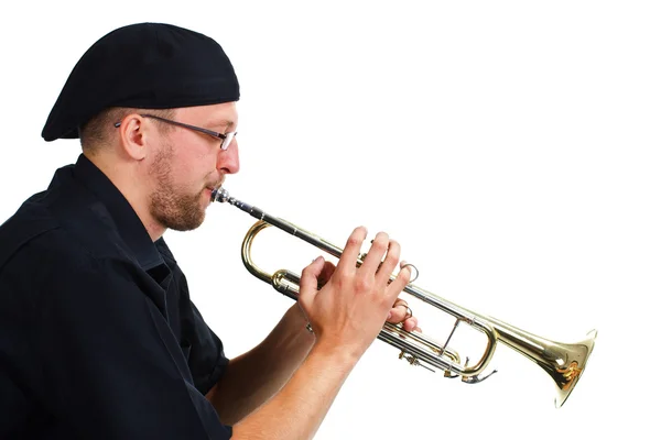 Jonge man spelen van de trompet — Stockfoto