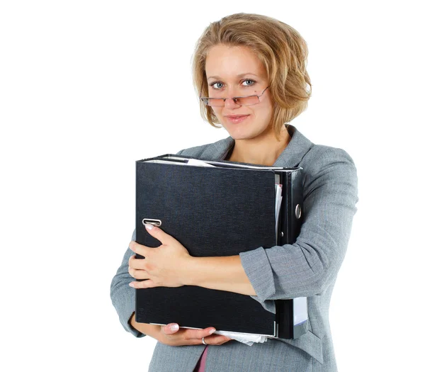 Молодая улыбающаяся деловая женщина с папкой — стоковое фото