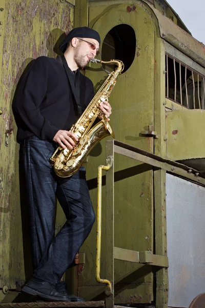 Saxophone player outdoors — Stock Photo, Image