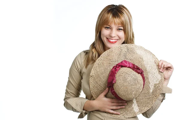 Menina feliz segurando chapéu de palha — Fotografia de Stock