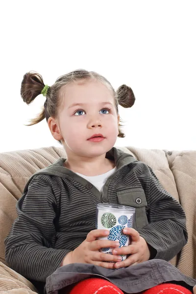 Schattig klein meisje met kop — Stockfoto