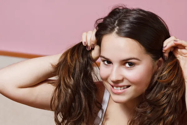 Teenage girl making pigtails — Stock Photo, Image