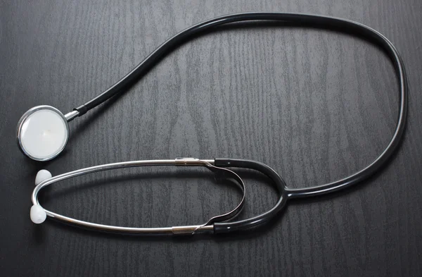 Üzerinde siyah Resepsiyon stetoskop — Stok fotoğraf
