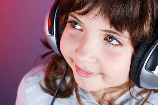 Leuk meisje met headset — Stockfoto
