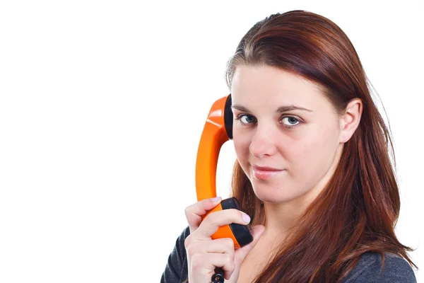 Девушка с оранжевым ретро телефоном — стоковое фото