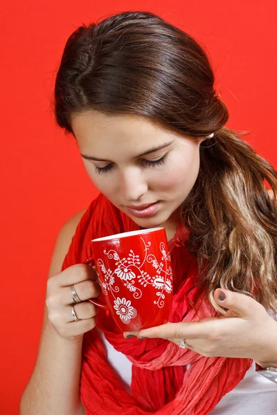 Genç kız çay içme — Stok fotoğraf