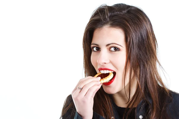 Vacker kvinna äta godis — Stockfoto