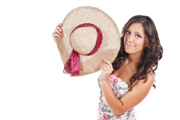 Красивая женщина в соломенной шляпе — стоковое фото