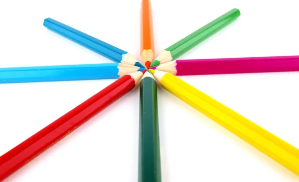 Renkli tekerlek renklerine göre düzenlenmiş renkli kalemler — Stok fotoğraf