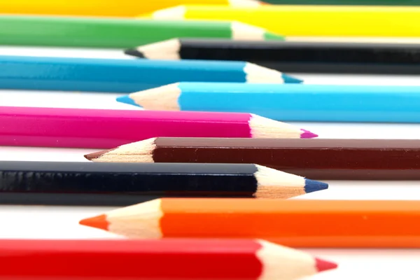 Satır ahşap renkli kalemler — Stok fotoğraf