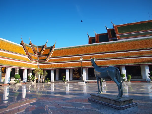 Wat Sutat Templos em Bangkok — Fotografia de Stock