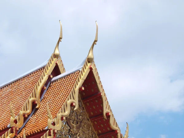 Decoração superior do telhado do templo tailandês no templo de mármore — Fotografia de Stock