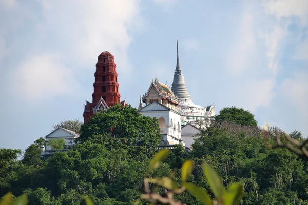 Vista do templo Maha Samanaram na colina Khao Wang, Tailândia — Fotografia de Stock