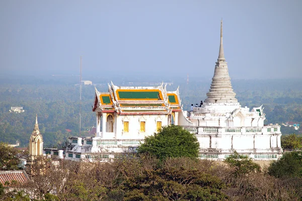 Maha samanaram tapınak üstünde belgili tanımlık tepe-in hill petchburi, Tayland — Stok fotoğraf