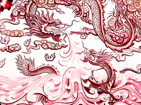 Китайський дракон біля стіни храму в Таїланді — стокове фото