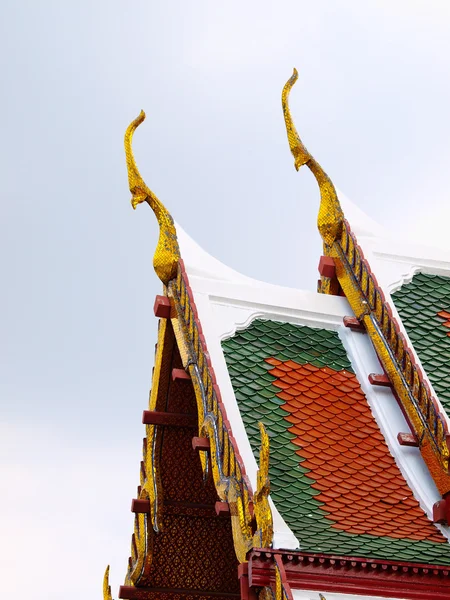Thailändska templet taket översta dekoration — Stockfoto