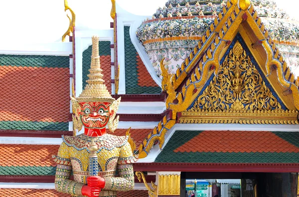 壮大な宮殿、タイのバンコクでタイの悪魔 — ストック写真