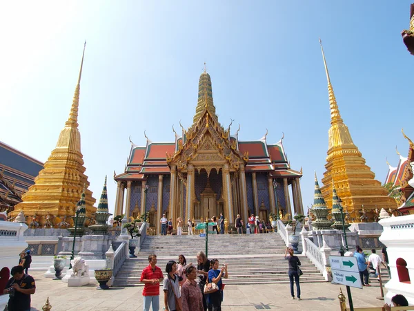 BANGKOK THAILAND - 29 de dezembro: Turista e visitantes admirando o — Fotografia de Stock