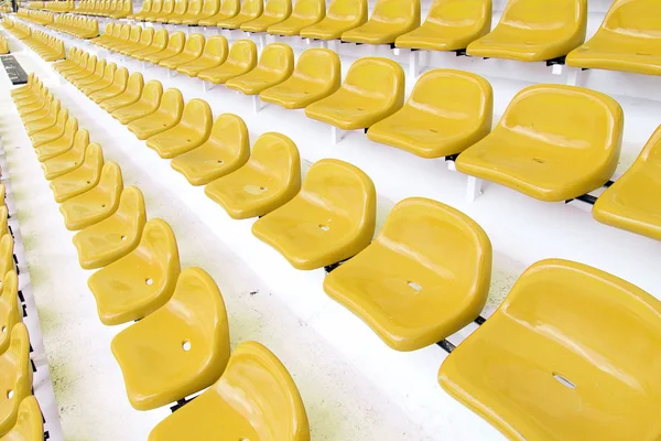 Žlutá sedadlo na stadionu hasadin thep v Thajsku — Stock fotografie