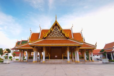 Tay mimari: wat ratchanadda, loha prasat