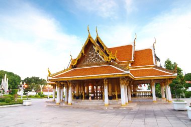 Tay mimari: wat ratchanadda, loha prasat