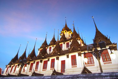 Tay mimari: wat ratchanadda, loha prasat