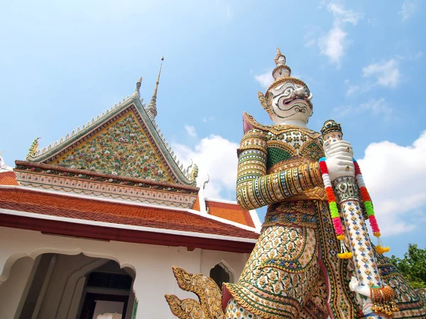 Demon Guardian en wat Arun en Bangkok Tailandia — Foto de Stock