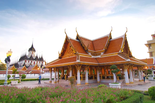Thai építészet: wat ratchanadda, Sándorné Csilla — Stock Fotó