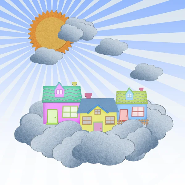 Casa de reciclar papel en una nube sobre el cielo con sol — Foto de Stock