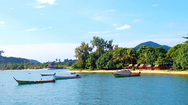 Βάρκα στην θάλασσα στο νησί payam, Ταϊλάνδη — Φωτογραφία Αρχείου