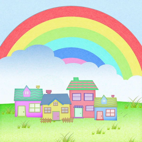 Haus aus Recyclingpapier mit Gras Feld Regenbogen Hintergrund — Stockfoto