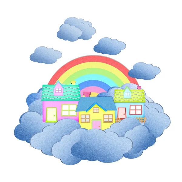 Casa de papel reciclado en una nube sobre el cielo con arco iris — Foto de Stock