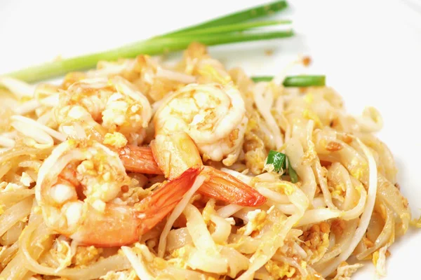 Тайская еда Пад тай, жареная рисовая лапша (Pad Thai) ) — стоковое фото