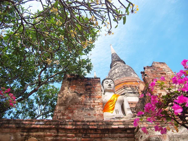 Posąg Buddy w wat yai chai mongkol-ayuttaya Tajlandii — Zdjęcie stockowe