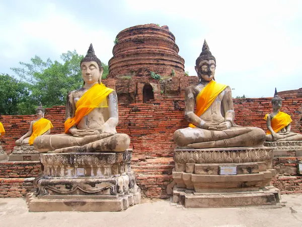 Estatua de Buda en Wat Yai Chai Mongkol- Ayuttaya de Tailandia — Foto de Stock
