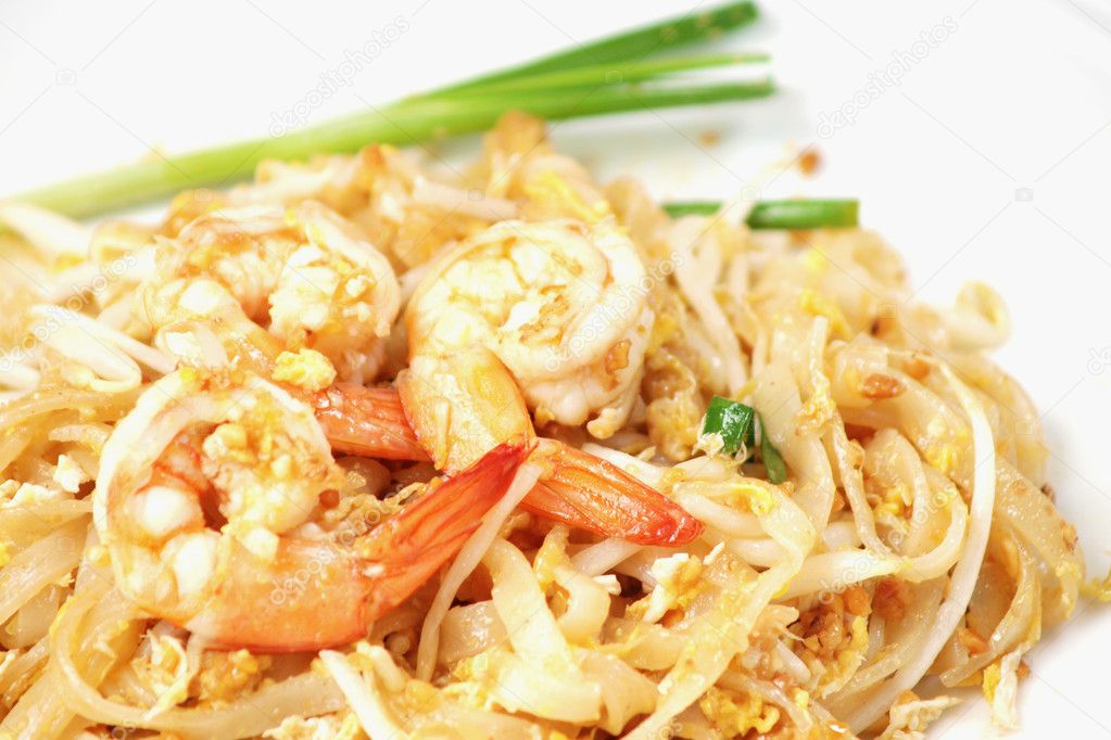 Thai food Pad thai , stir-fried rice noodles (Pad Thai)