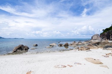 koh samui Tayland ada. Sahilde kaya yığını