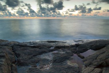 eascape. Deniz ve gün batımı, rock