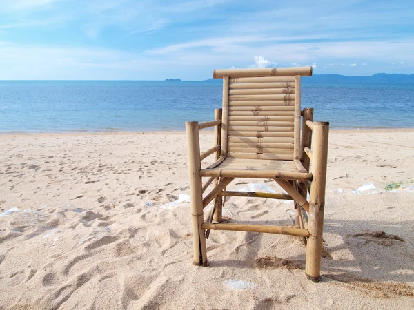 熱帯のビーチでの椅子 — ストック写真