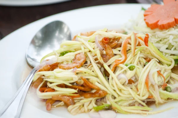 Манговый салат вкусная и знаменитая овощная закуска из Таиланда — стоковое фото